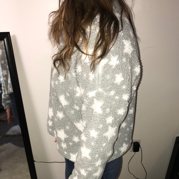 Star Sweater - Picture 2 of 4